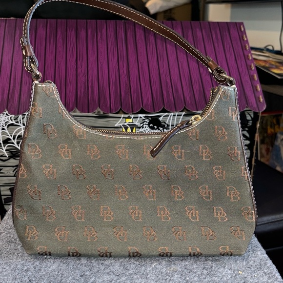 Dooney & Bourke Handbags - Dooney & Bourke Purse